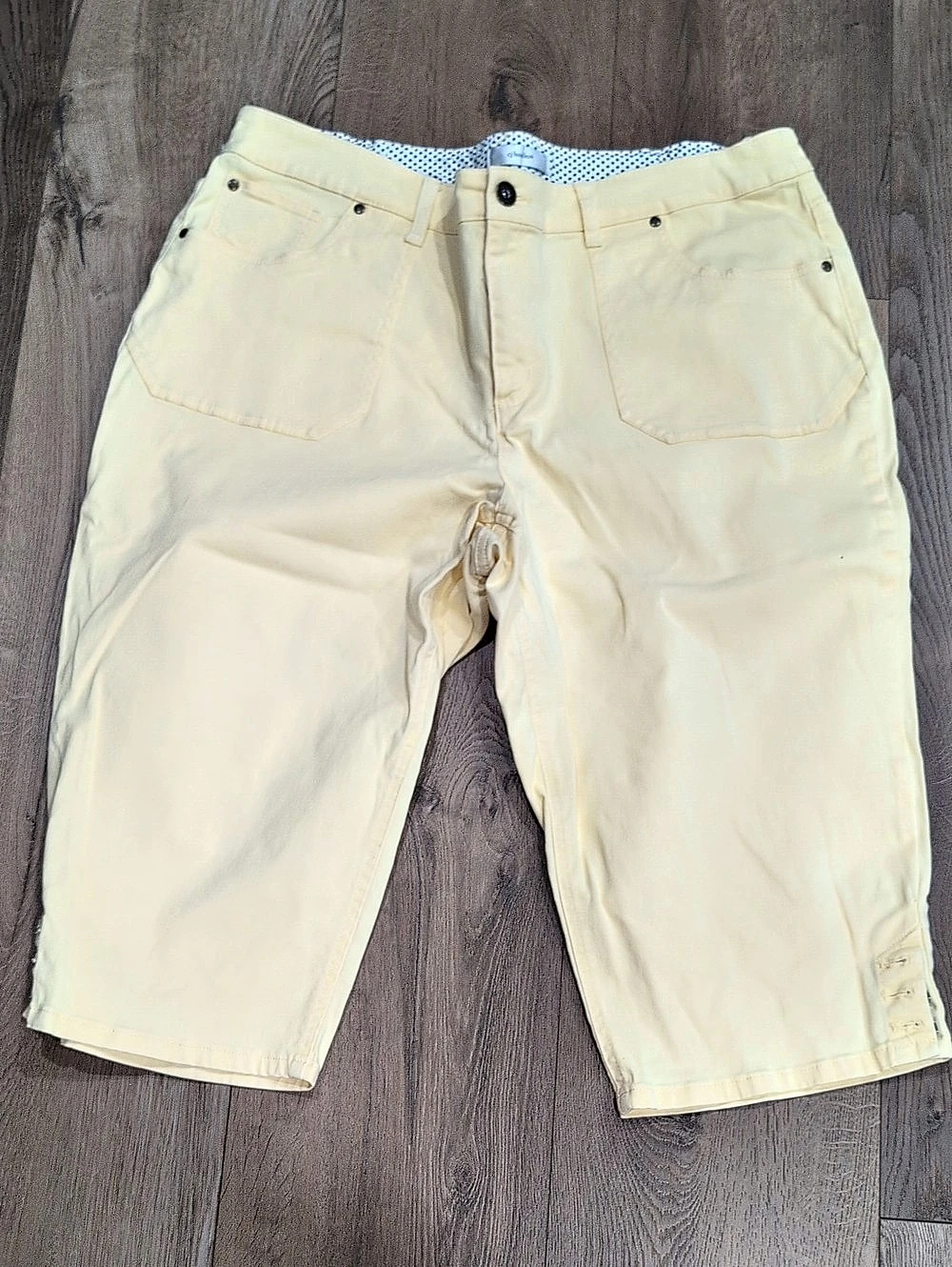 cj banks Capris Yellow Waist 20W